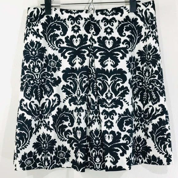 LOFT Dresses & Skirts - Ann Taylor Loft Black & White Print Skirt Size 10
